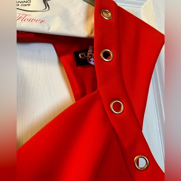 Guess red mini large size 12 perfect for a especial occasion. - Picture 2 of 8